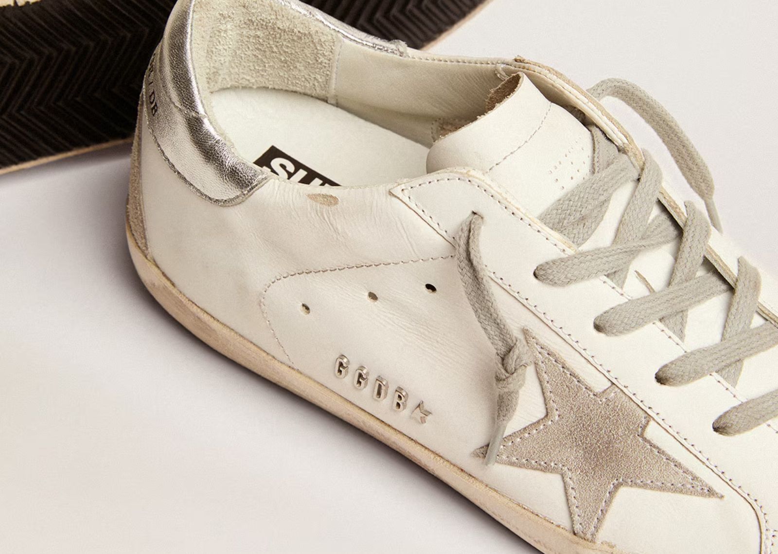 GOLDEN GOOSE SUPER-STAR WHITE ICE SILVER WITH METAL STUD LETTERING (W)