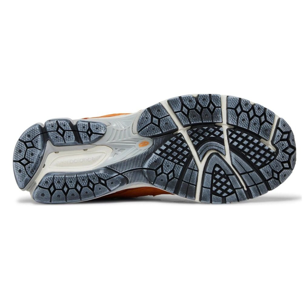 NEW BALANCE 2002R PROTECTION PACK VINTAGE ORANGE