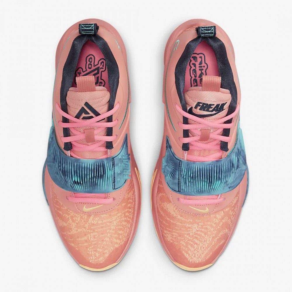 ZOOM FREAK 3 CRIMSON