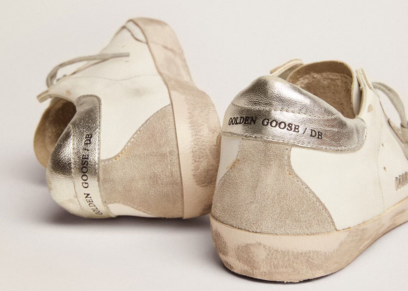 GOLDEN GOOSE SUPER-STAR WHITE ICE SILVER WITH METAL STUD LETTERING (W)