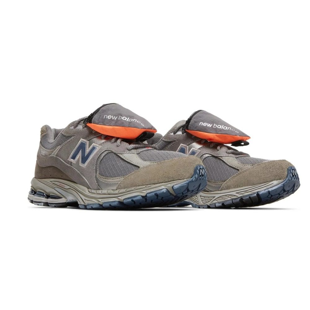 NEW BALANCE 2002R GREY BROWN POUCH