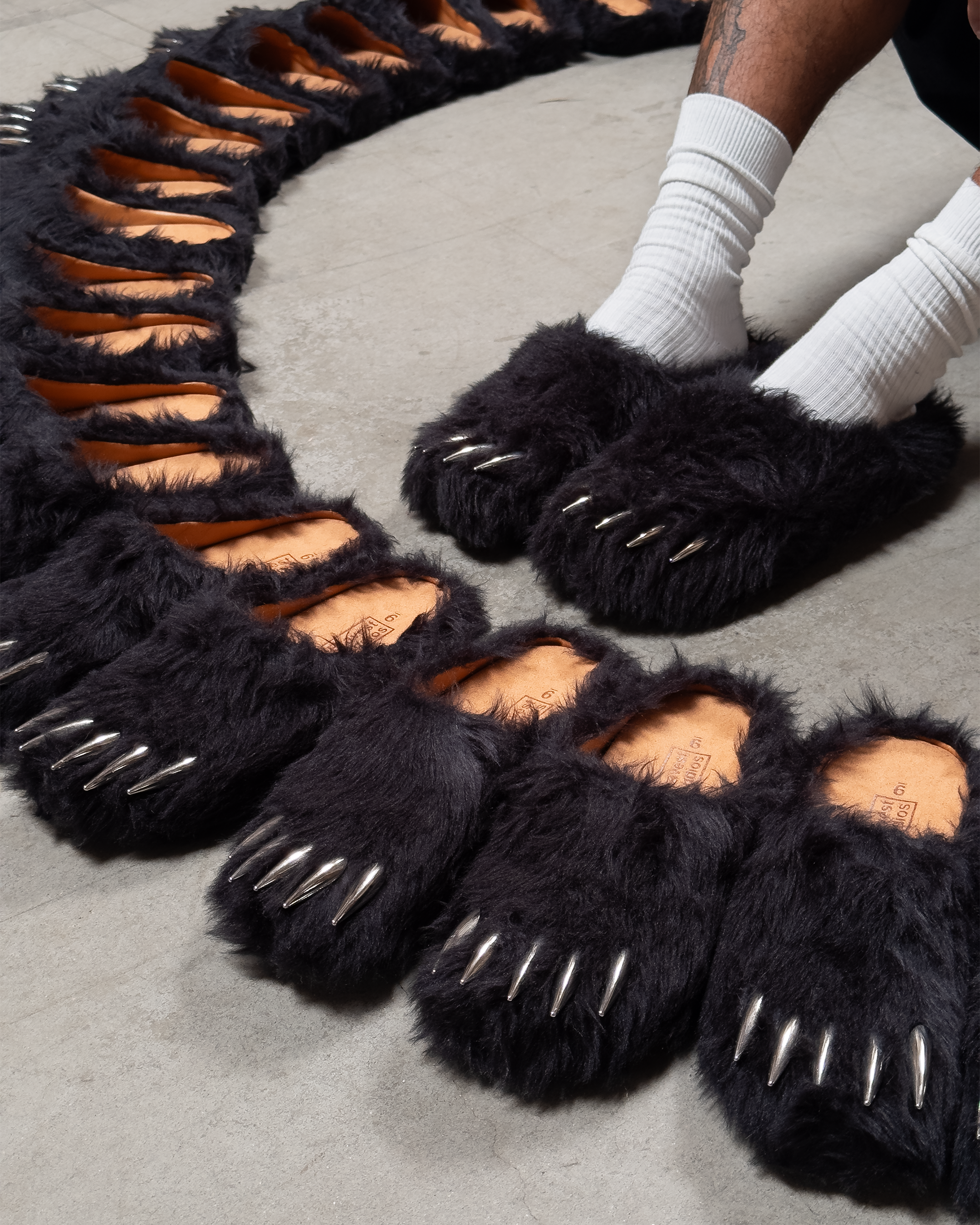 BLACK BEAR CLAW MULES