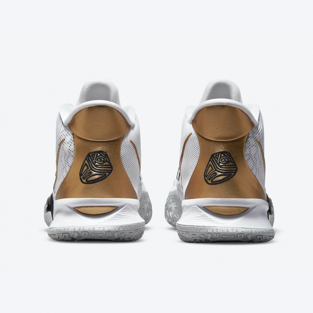 Kyrie 7 Championship yazısını büyük harflerle şöyle yazabilirsiniz: **KYRIE 7 CHAMPIONSHIP**